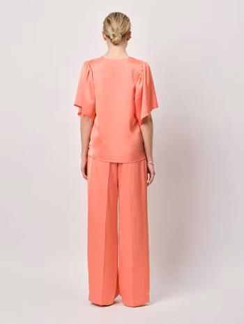 Arvi Satin-Look V-Neck Top Radiant Apricot Dante6