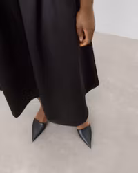 Noomi Leather Black Flattered