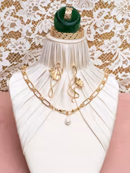 Embla Leaf Earrings Crystal Gold Ylva Li