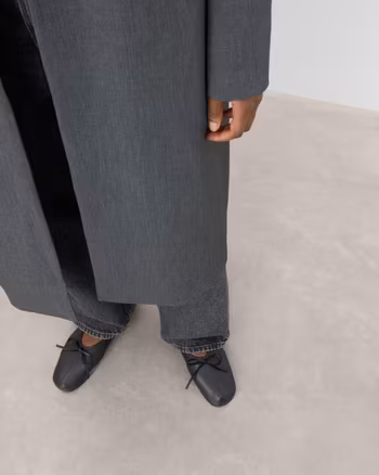 Blaise Leather Black Flattered