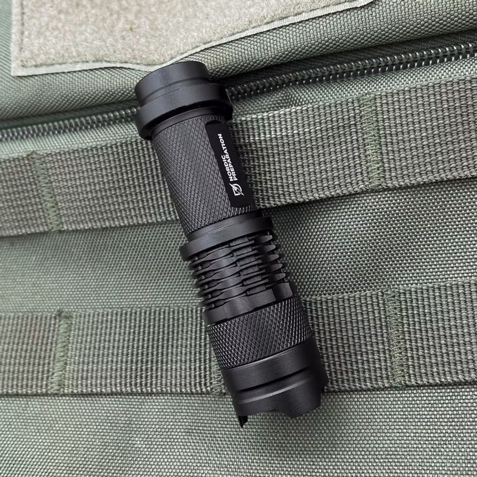 Taktisk ficklampa mini-1