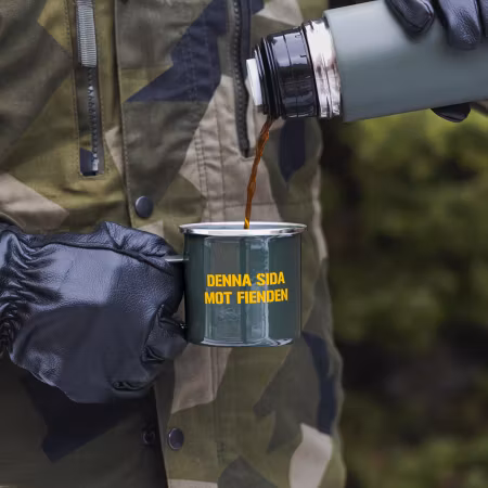 Emaljmugg – Denna sida mot fienden