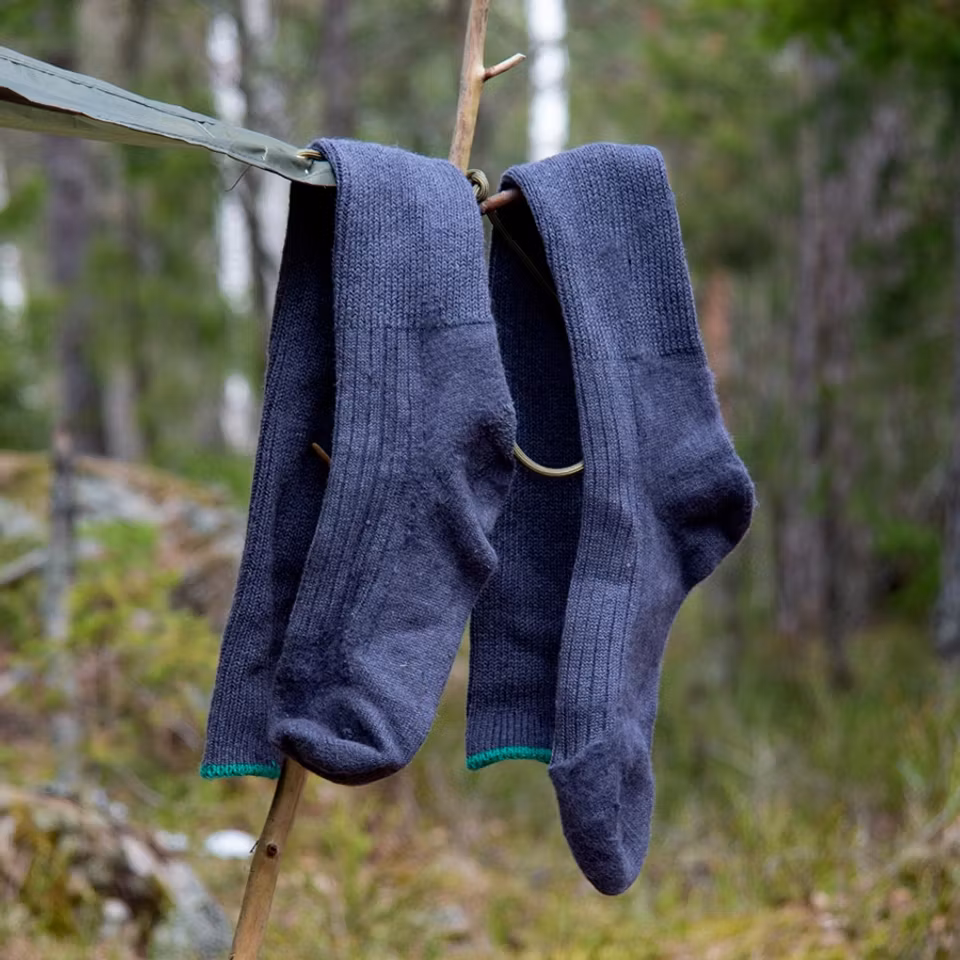 Knästrumpa stålgrå – försvarets original i merinoull