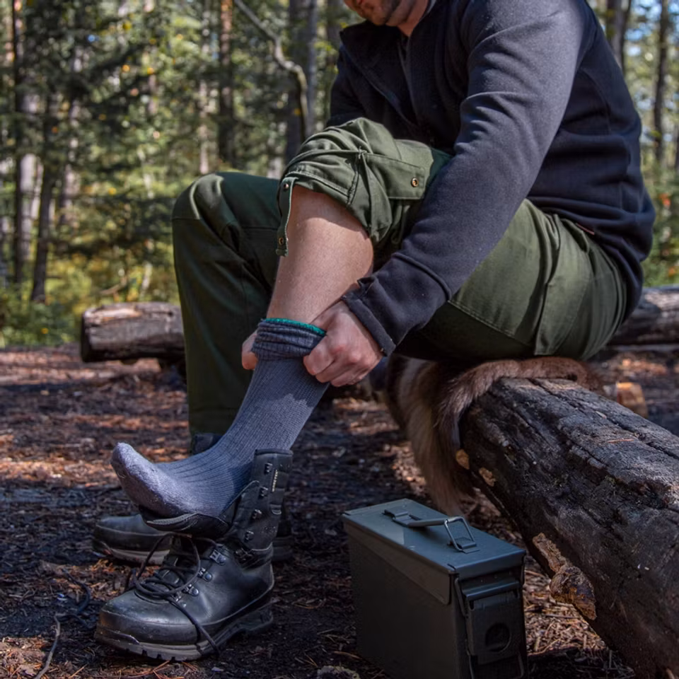 Knästrumpa stålgrå – försvarets original i merinoull