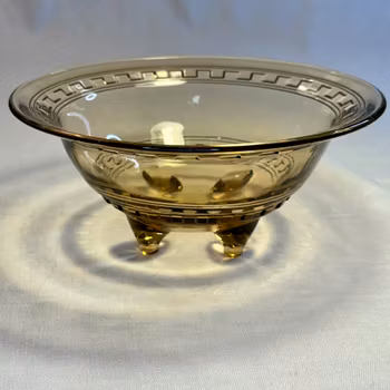 Skål på tassar, 1920-tal design Edvin Ollers Elme Glasbruk