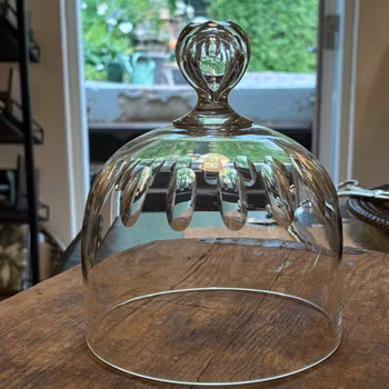 Ostkupa med fat i pressglas