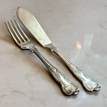 Fiskbestick nysilver från England, 4 av varje, vintage