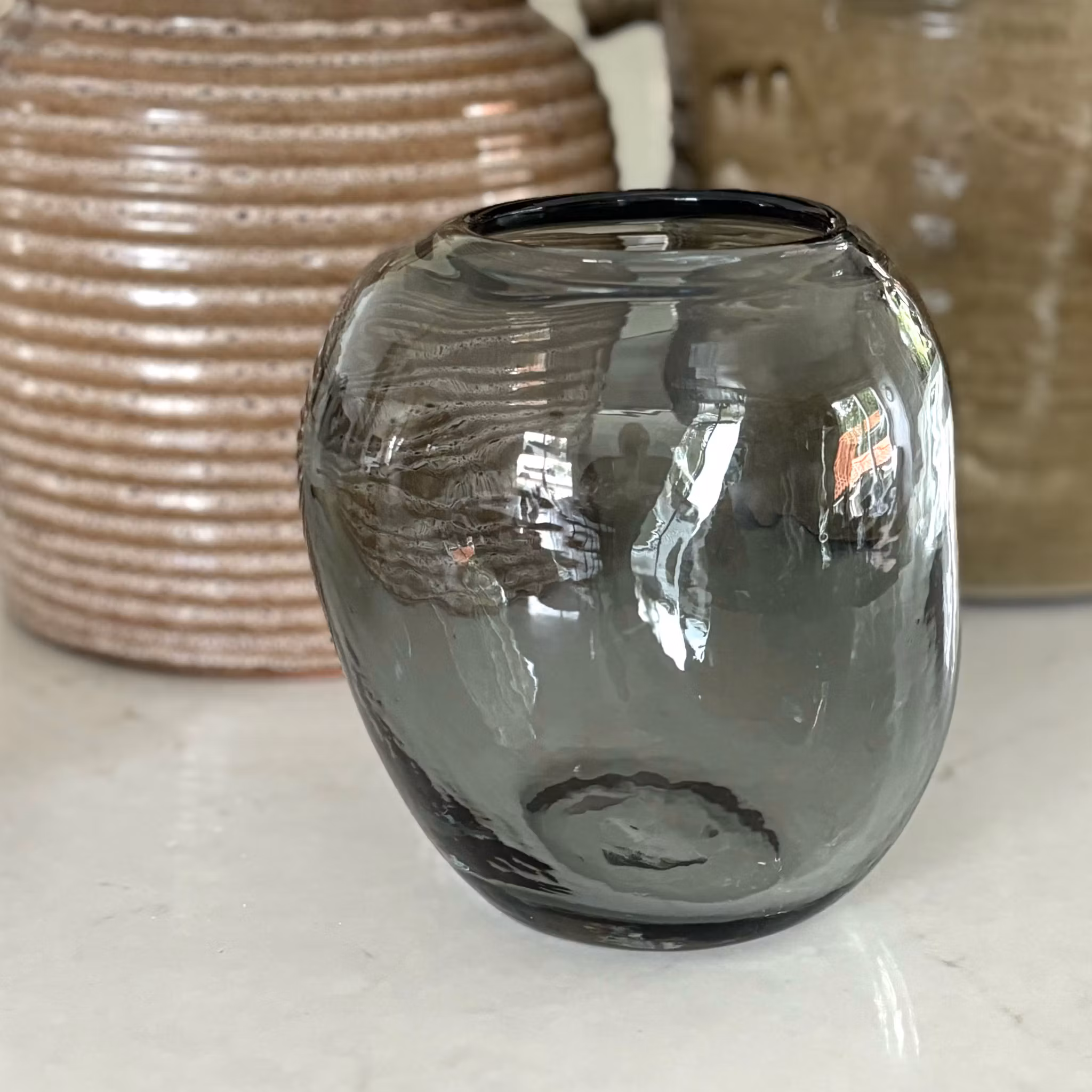 Vas i rökfärgat glas vintage