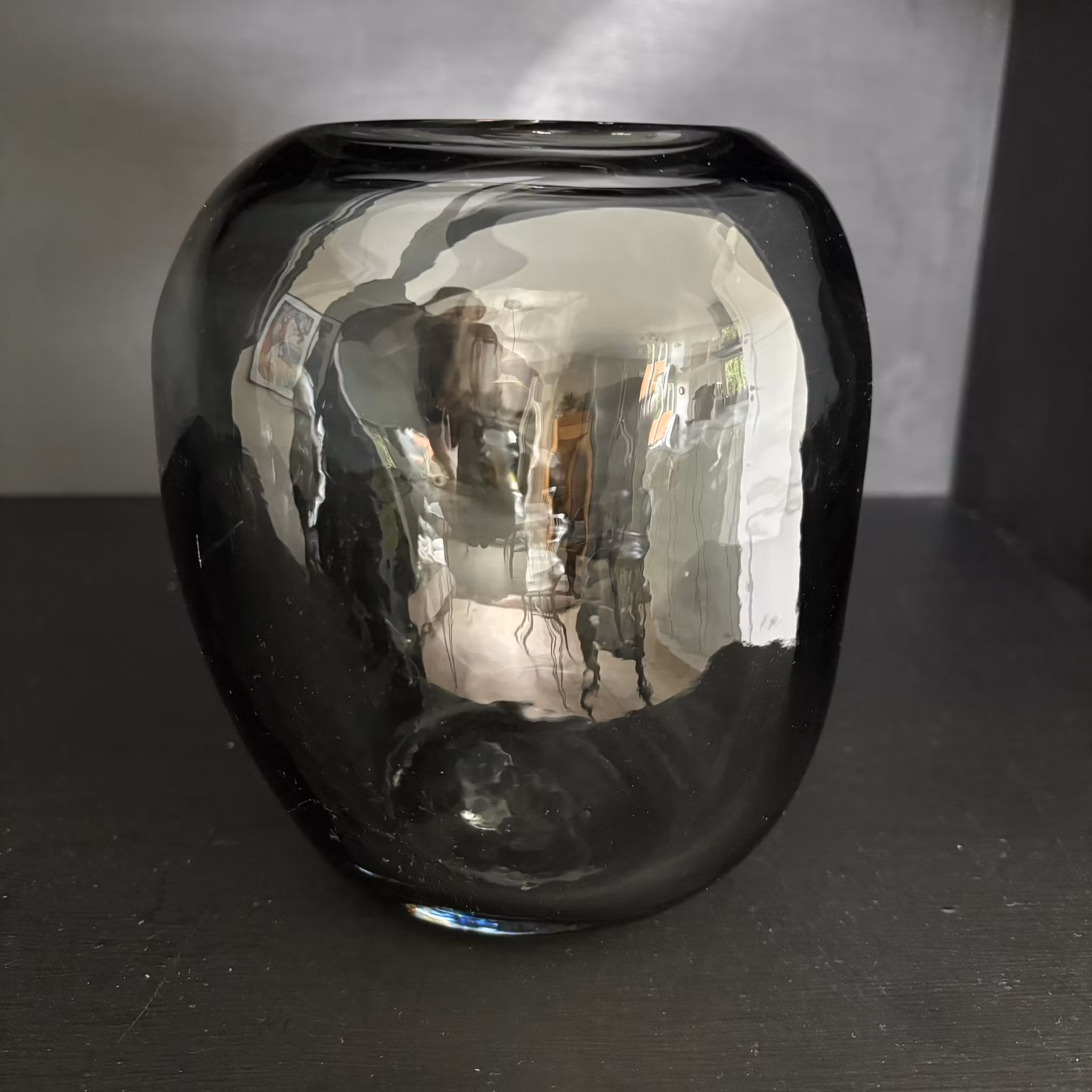Vas i rökfärgat glas vintage