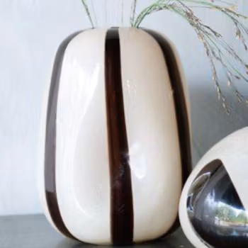 Vas i mjuka former beige & svart glas Wikholm Form