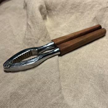 Nötknäppare - silverfärgad och teakskaft vintage