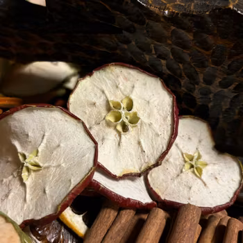 Dekoration till kransar, paket och pyssel - apelsin, äpple, kanel, nejlika