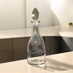 Karaff i glas med vackert mönster vintage