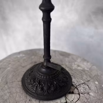 Ljusstake i svart gjutjärn antik Garima