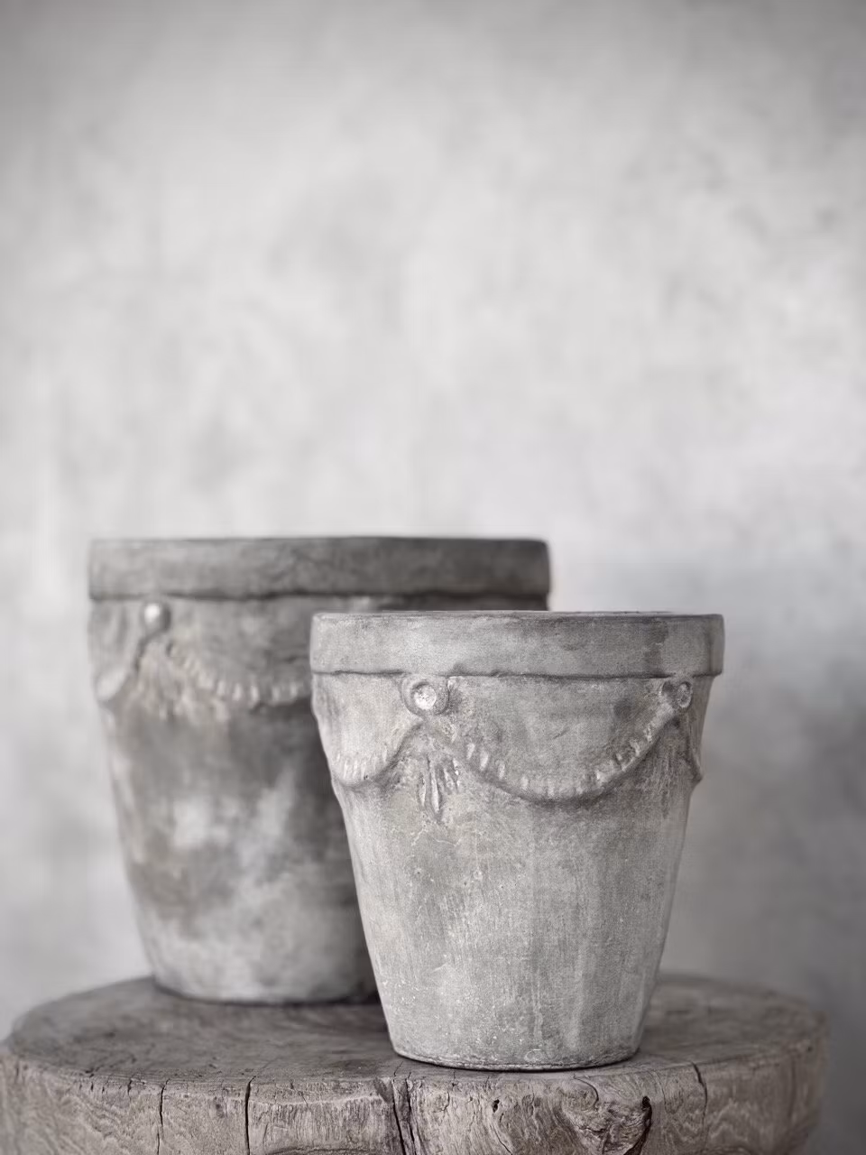 Kruka i antik finish i grå och svart Noori Objects