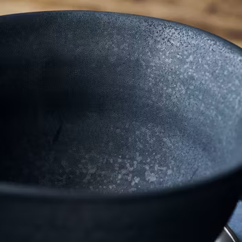 Skål i stengods med vacker lasyr