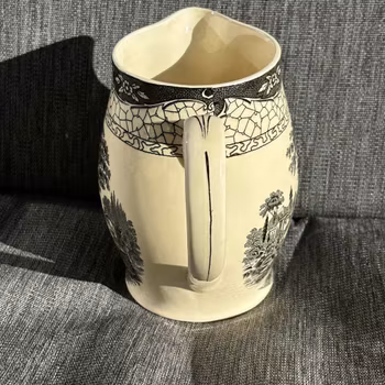 Kanna vit med svart motiv vintage från England