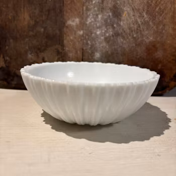 Skål i opalglas från Glimma glasbruk, vintage