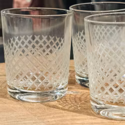 Glas med etsat rutigt mönster, vintage