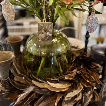 Krans av maffigt stora fjädrar i brunbeiga toner - 55cm