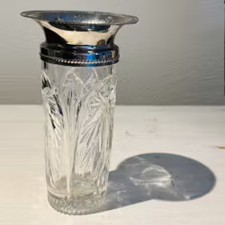 Vas i glas och metall