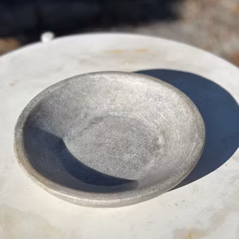 Skål eller fat i vackert formad marmor storlek 18x5cm
