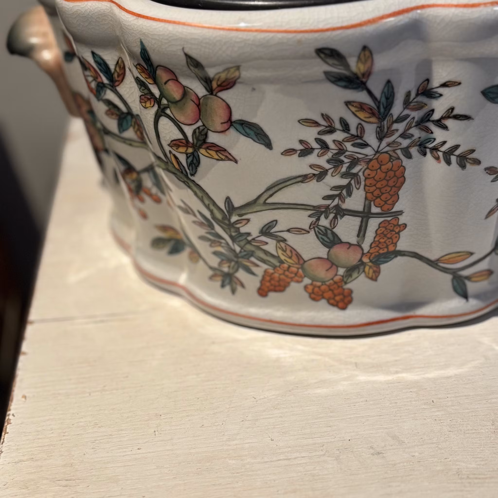 Kruka Jardiniere oval i porslin med vackert mönster Peach
