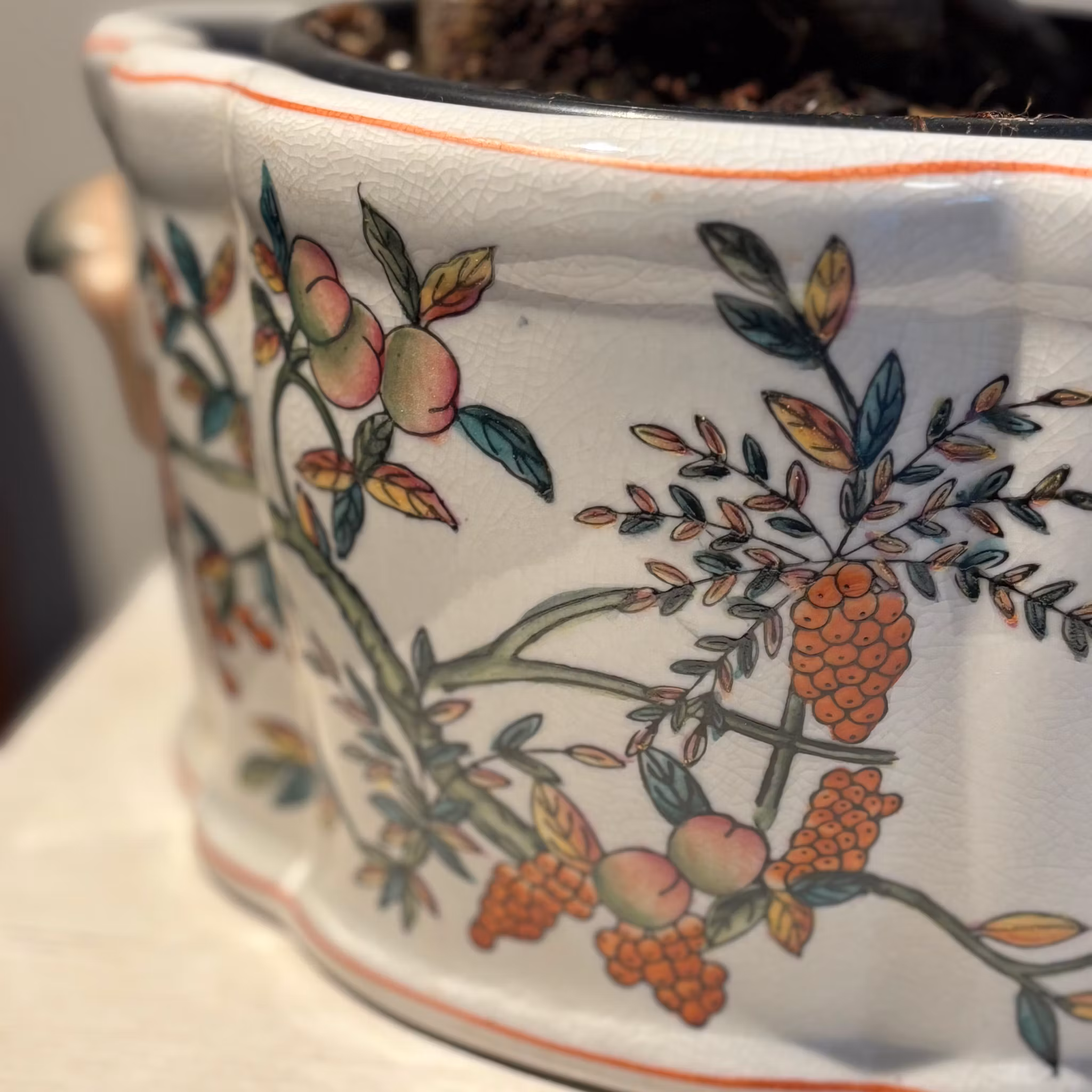 Kruka Jardiniere oval i porslin med vackert mönster Peach