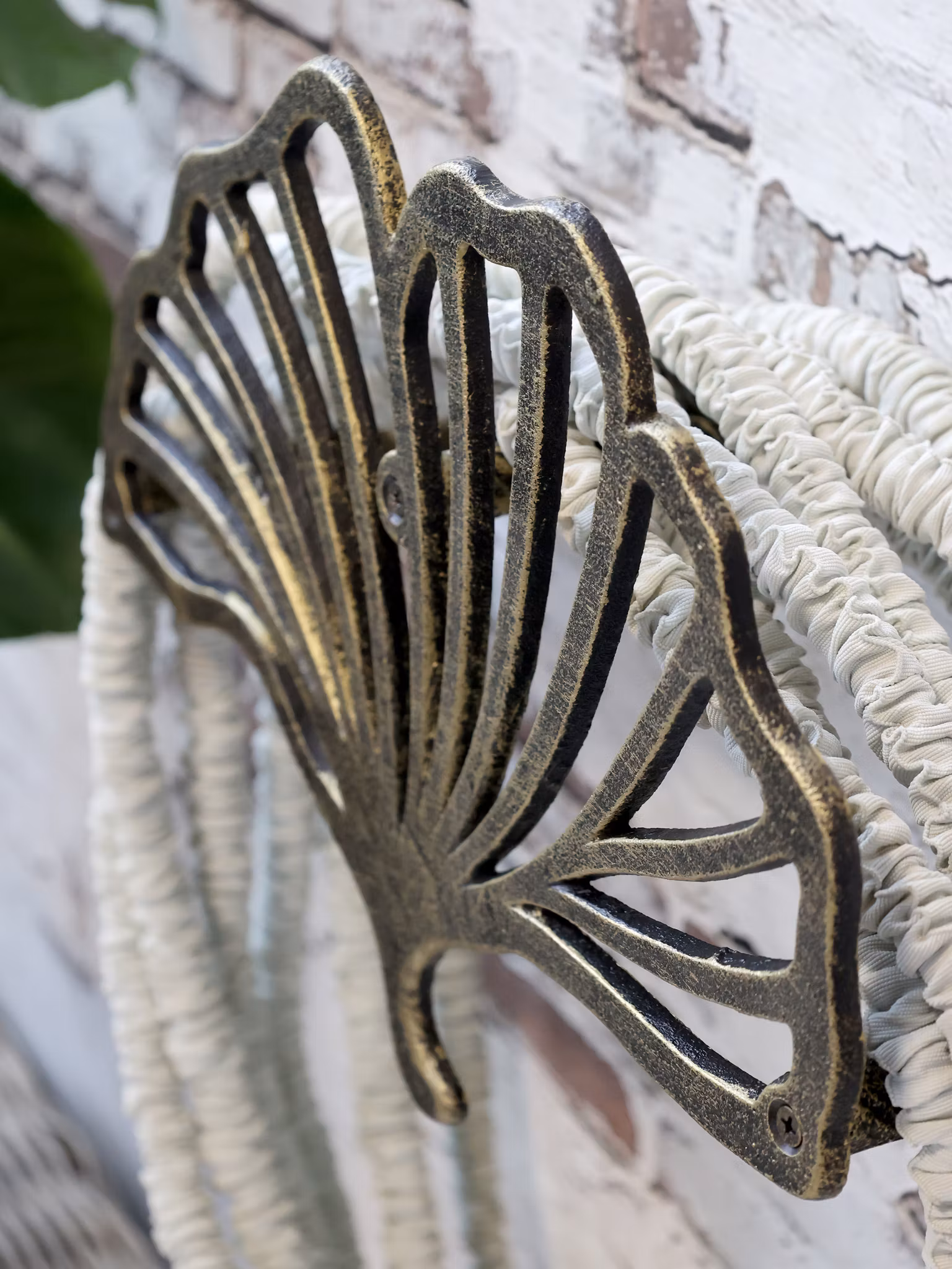 Hållare - Slanghållare för vattenslang vägg i antik mässing - Chic Antique