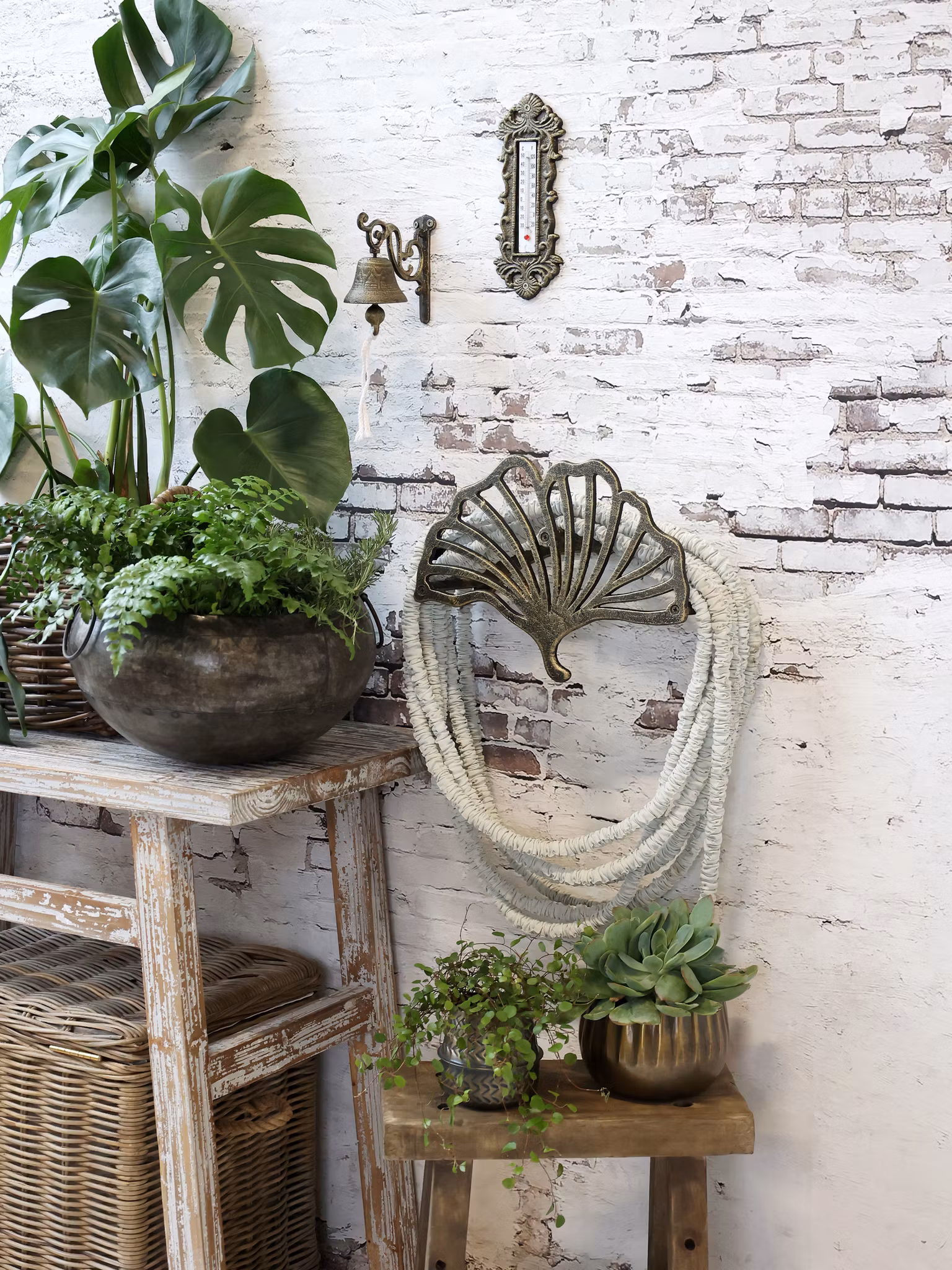 Hållare - Slanghållare för vattenslang vägg i antik mässing - Chic Antique