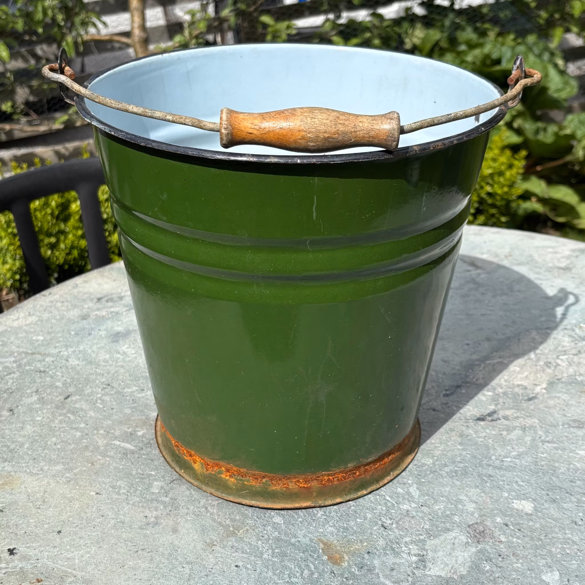 Hink i metall i flera softa färger, vintage