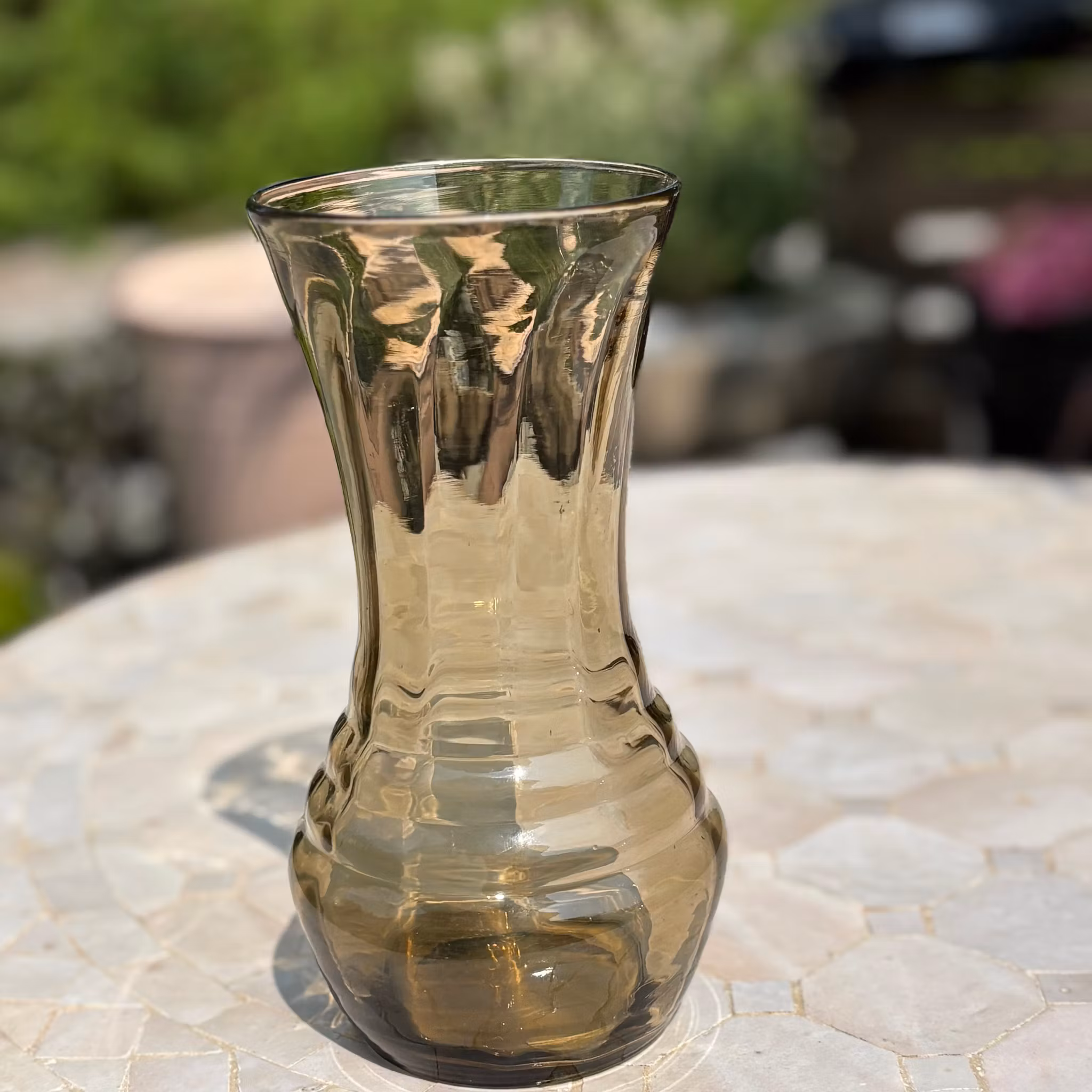 Vas i glas umbrafärgad, vintage