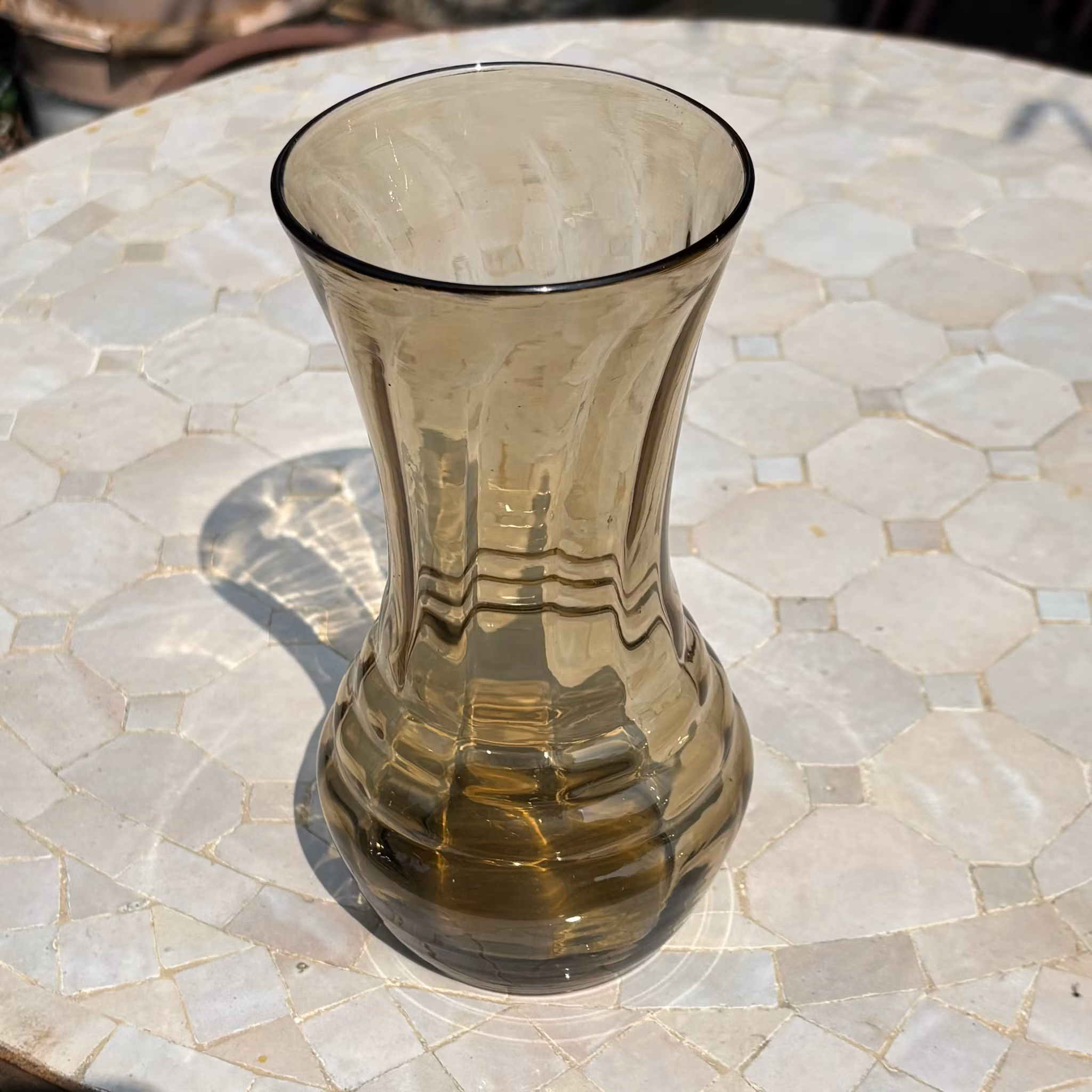 Vas i glas umbrafärgad, vintage