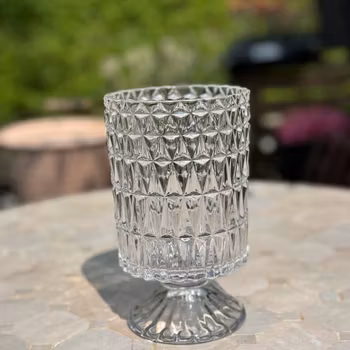 Vas tre olika i glas med mönster