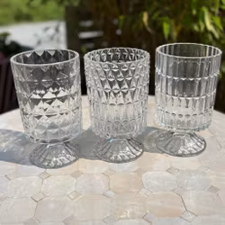 Vas tre olika i glas med mönster