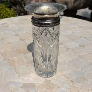 Vas i glas och metall