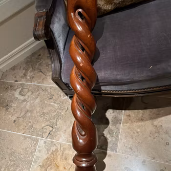 Piedestal i mjuka former, träslag mahogny, vintage