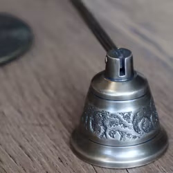 Ljussläckare i antik mässing med mönster, Chic Antique