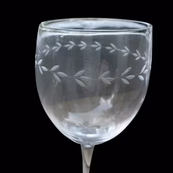 Glas för vin med vacker etsad krans, 5st, vintage