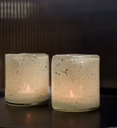 Ljuslykta ljushållare i krämfärgat glas, två storlekar, Noori Objects