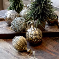 Julgranskula - exklusiva stora julhängen i antik mässingsfärg - Chic Antique