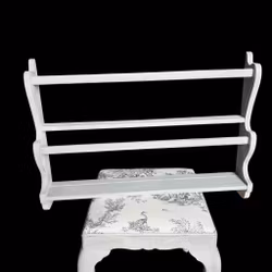 Tallrikshylla -Trä i ljusgrå nyanser - vintage