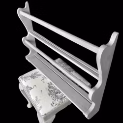 Tallrikshylla -Trä i ljusgrå nyanser - vintage