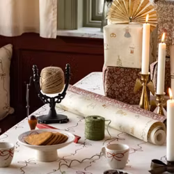 Snörhållare i svart järn med sax - Strömshaga