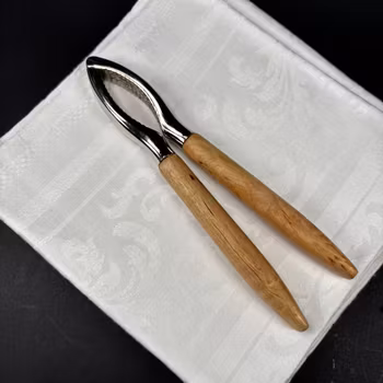 Nötknäppare med skaft i björkträ - vintage