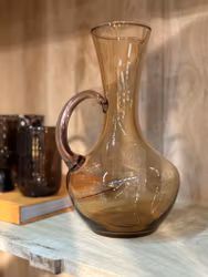 Karaff i stilren form, två nyanser - OlssonJensen