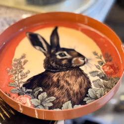 Bricka i metall med kanin - Filipiniana