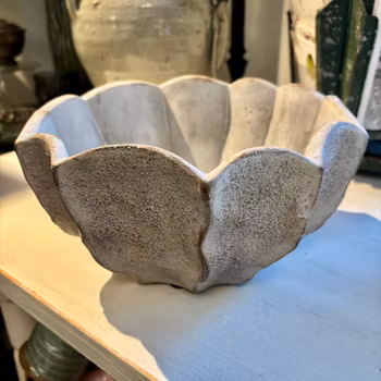 Kruka i elegant vågiga former Miljögården