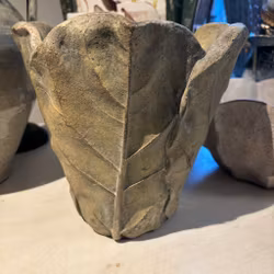 Kruka i organiska former,, Miljögården