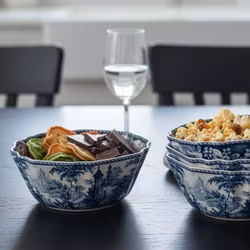 Skål inspirerad av 1700-talets Frankrike och Toile de Jouy, Olsson Jensen